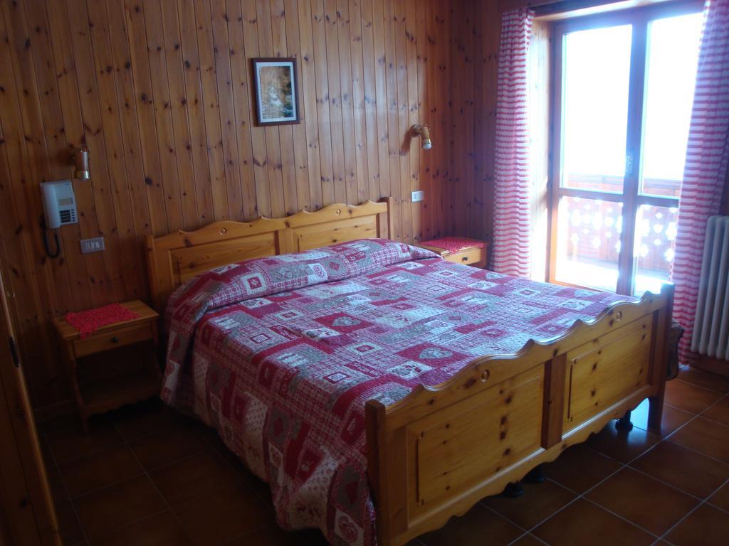 Hotel Alpe Fleurie ชัมโปลุก ภายนอก รูปภาพ
