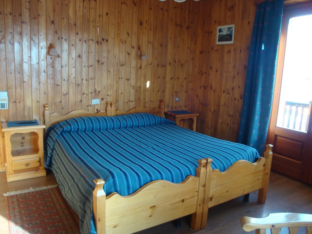 Hotel Alpe Fleurie ชัมโปลุก ภายนอก รูปภาพ
