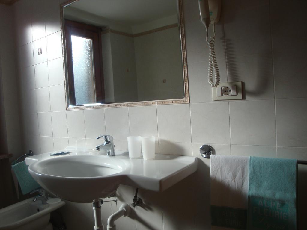 Hotel Alpe Fleurie ชัมโปลุก ภายนอก รูปภาพ