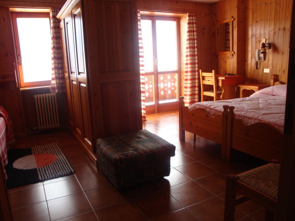 Hotel Alpe Fleurie ชัมโปลุก ภายนอก รูปภาพ