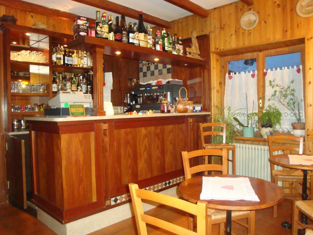 Hotel Alpe Fleurie ชัมโปลุก ภายนอก รูปภาพ