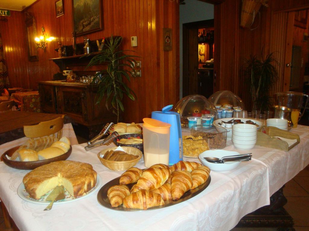 Hotel Alpe Fleurie ชัมโปลุก ภายนอก รูปภาพ