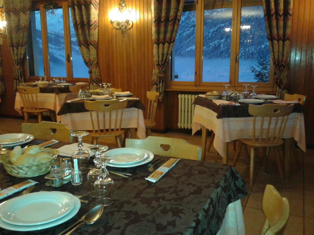 Hotel Alpe Fleurie ชัมโปลุก ภายนอก รูปภาพ